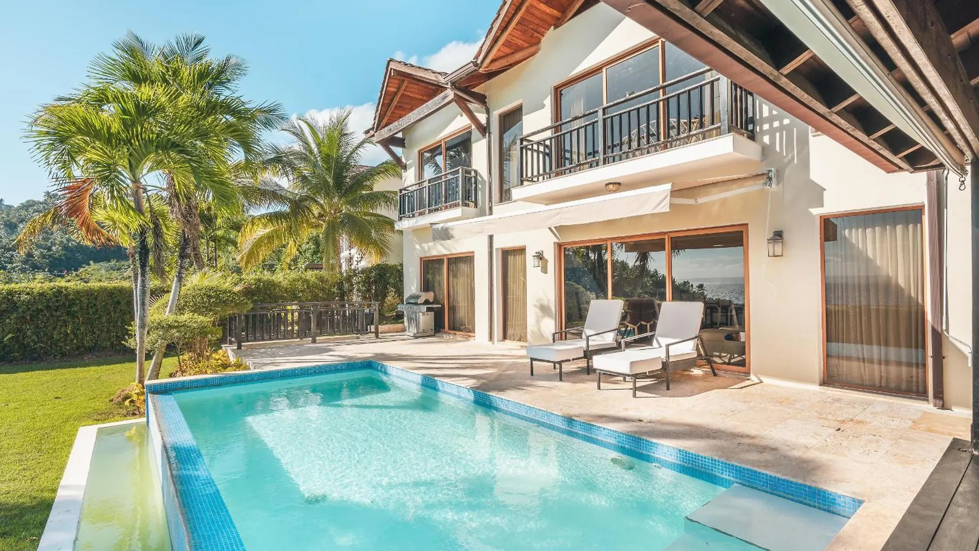 Charming Villa With Ocean View In Puerto Bahia Samana